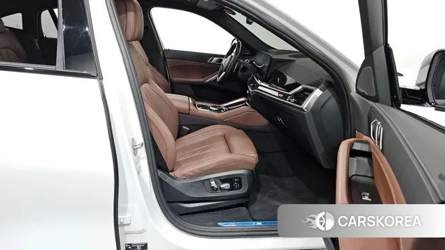 BMW X6 (G06) 2023 Белый из Кореи, фото 2