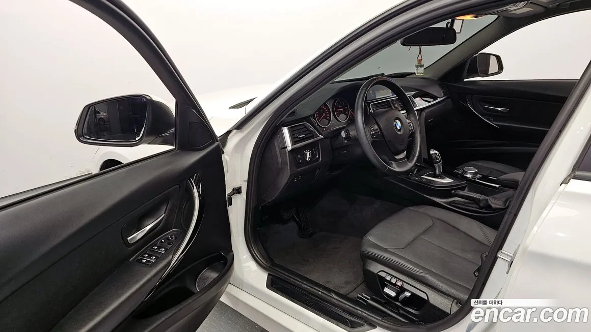 BMW 3 Series (F30) 2018 Белый из Кореи, фото 2