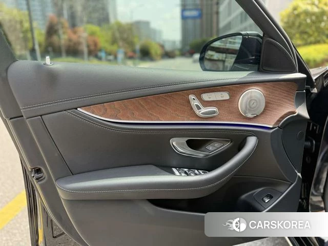 Mercedes-Benz E-class 2022 Черный из Китая, фото 2