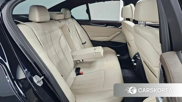 BMW 5 Series (G30) 2019 Черный из Кореи, фото 2