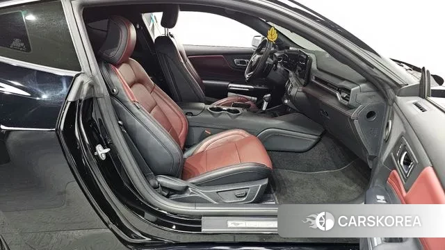 Ford Mustang 7th Generation 2024 Черный из Кореи, фото 2