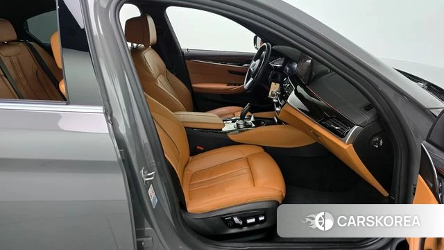 BMW 5 Series (G30) 2022 Серый из Кореи, фото 2