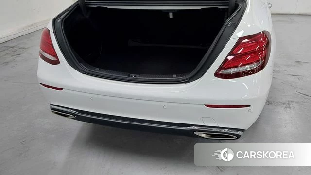 Mercedes-Benz E-Class W213 2018 Белый из Кореи, фото 2