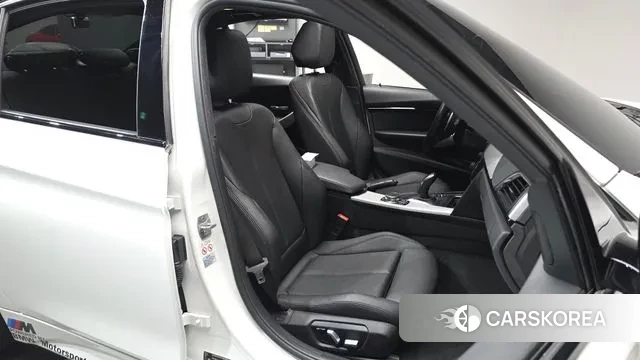 BMW 3 Series (F30) 2018 Белый из Кореи, фото 2