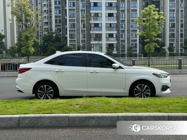 Ford Forrest 2022 Белый из Китая, фото 2