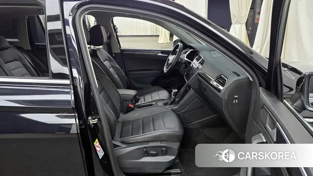 Volkswagen Tiguan second Generation 2023 Черный из Кореи, фото 2