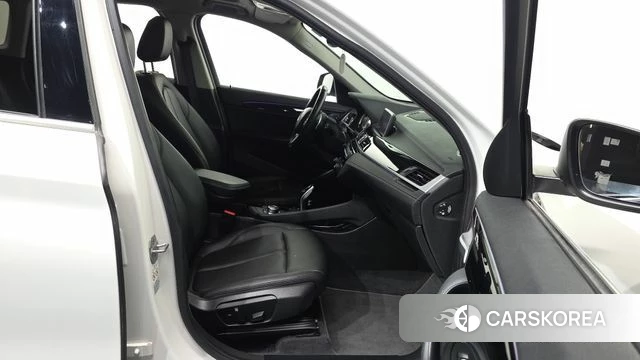 BMW X1 (F48) 2022 Белый из Кореи, фото 2
