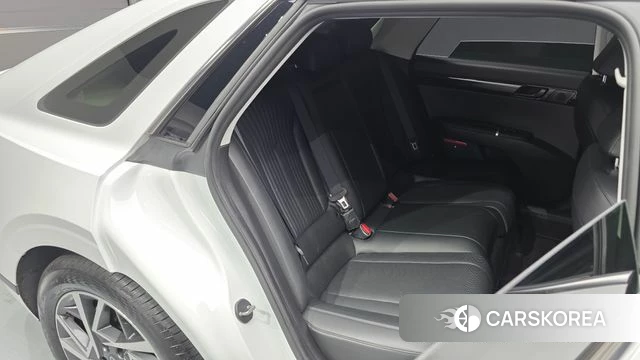 Hyundai Grandeur Hybrid (GN7) 2023 Белый из Кореи, фото 2