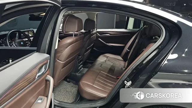 BMW 5 Series (G30) 2019 Черный из Кореи, фото 2