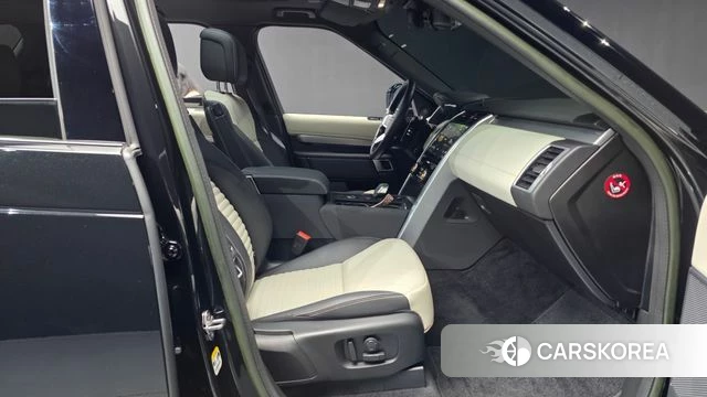 Land Rover Discovery 5 2023 Черный из Кореи, фото 2