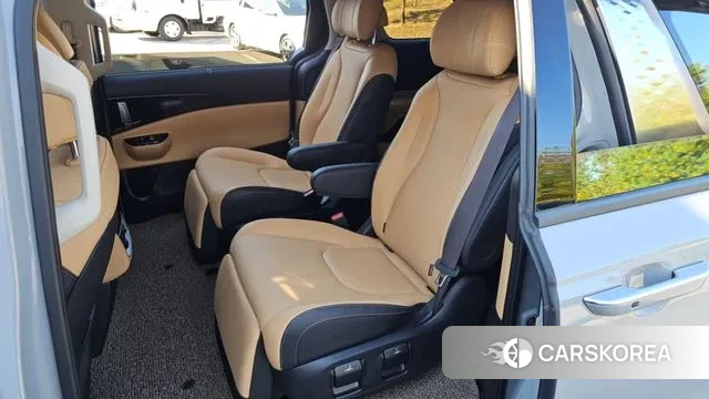 Kia Carnival 4th generation 2023 Серебристо-серый из Кореи, фото 2