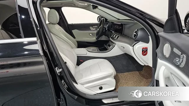 Mercedes-Benz E-Class W213 2022 Черный из Кореи, фото 2