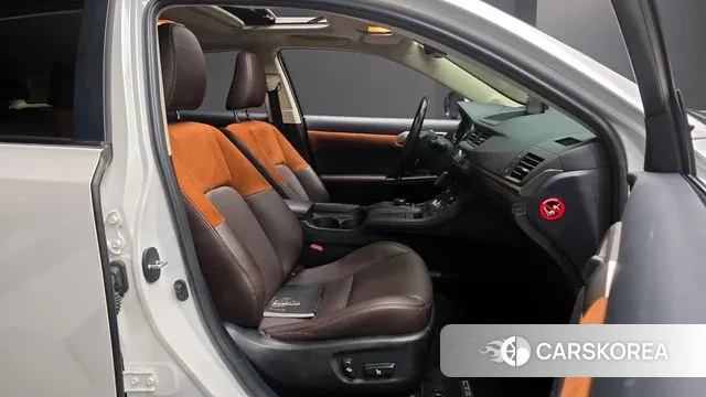 Lexus CT200h 2021 Белый из Кореи, фото 2