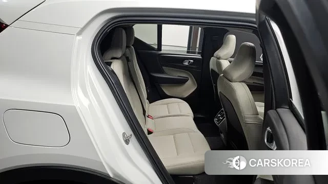 Volvo XC40 2024 Белый из Кореи, фото 2