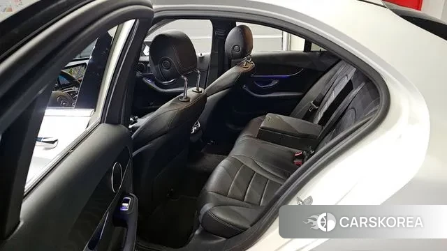 Mercedes-Benz C-Class W205 2018 Белый из Кореи, фото 2