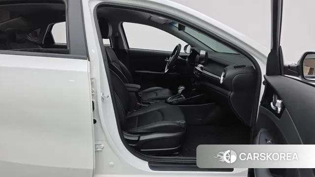 Kia The New K3 2nd generation 2022 Белый из Кореи, фото 2