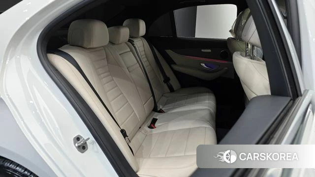 Mercedes-Benz E-Class W213 2021 Белый из Кореи, фото 2