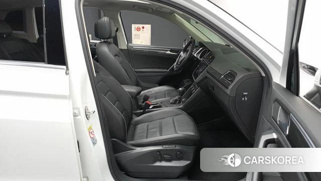 Volkswagen Tiguan second Generation 2018 Белый из Кореи, фото 2