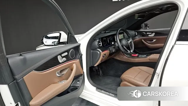 Mercedes-Benz E-Class W213 2023 Белый из Кореи, фото 2