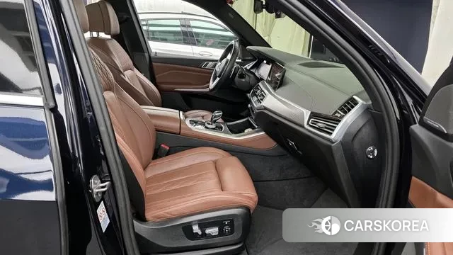 BMW X5 (G05) 2023 Черный из Кореи, фото 2