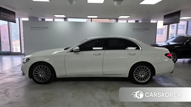 Mercedes-Benz E-Class W213 2023 Белый из Кореи, фото 2