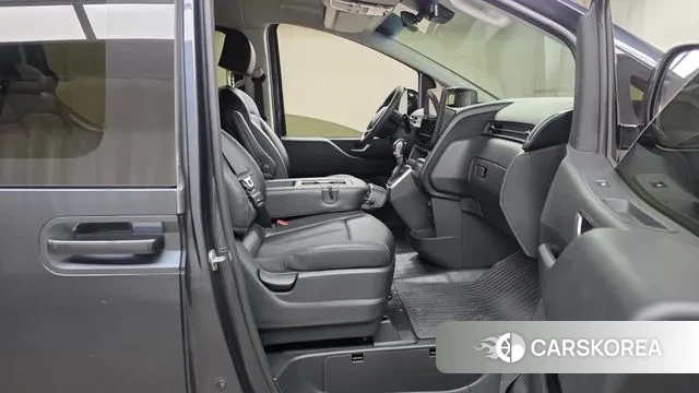 Hyundai Staria 2022 Серый из Кореи, фото 2