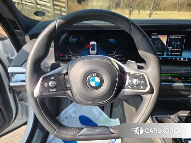 BMW 7 Series (G70) 2023 Белый из Кореи, фото 2