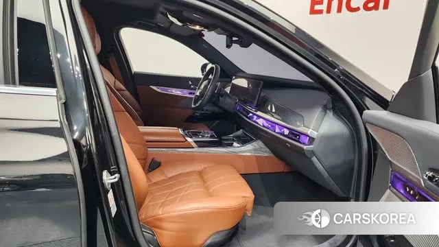 BMW 7 Series (G70) 2024 Черный из Кореи, фото 2