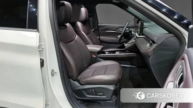 Ford Explorer 6th Generation 2024 Белый из Кореи, фото 2