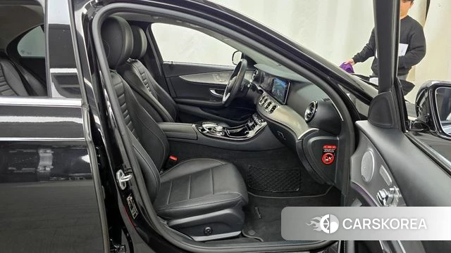 Mercedes-Benz E-Class W213 2019 Черный из Кореи, фото 2