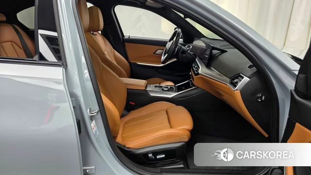 BMW 3 Series (G20) 2023 Светло-серебряный цвет из Кореи, фото 2
