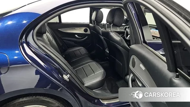 Mercedes-Benz E-Class W213 2018 Синий из Кореи, фото 2