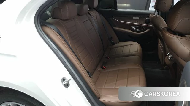 Mercedes-Benz E-Class W213 2022 Белый из Кореи, фото 2