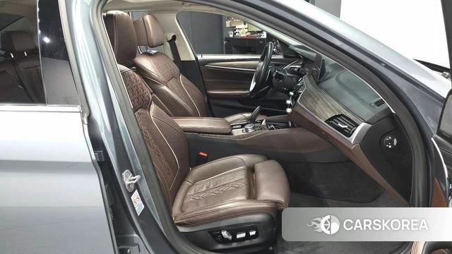 BMW 5 Series (G30) 2020 Серебристо-серый из Кореи, фото 2