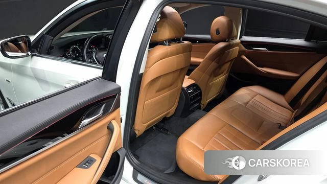 BMW 5 Series (G30) 2018 Белый из Кореи, фото 2