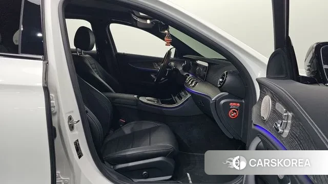 Mercedes-Benz E-Class W213 2023 Белый из Кореи, фото 2