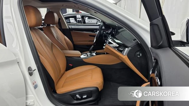 BMW 5 Series (G30) 2019 Белый из Кореи, фото 2