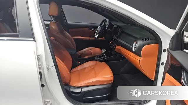 Kia The New K3 2nd generation 2022 Белый из Кореи, фото 2