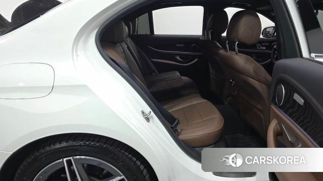Mercedes-Benz E-Class W213 2022 Белый из Кореи, фото 2