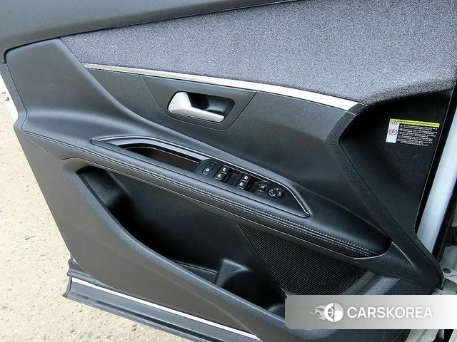 Peugeot 5008 second generation 2019 Белый из Кореи, фото 2