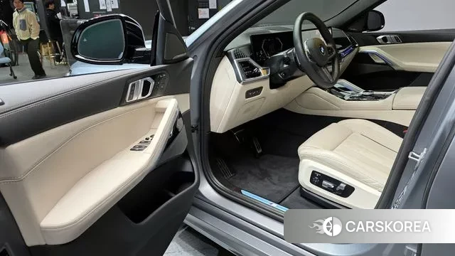 BMW X6 (G06) 2025 Серебристо-серый из Кореи, фото 2