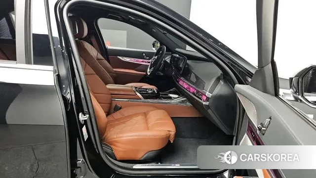 BMW 7 Series (G70) 2024 Черный из Кореи, фото 2