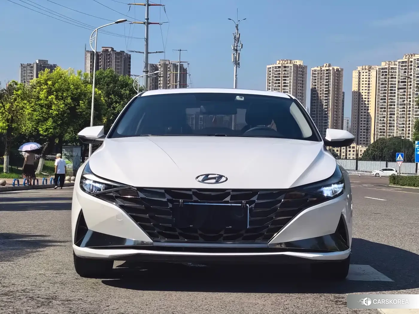 Hyundai Elantra 2023 Белый из Китая, фото 2