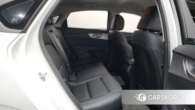 Kia The New K3 2nd generation 2021 Белый из Кореи, фото 2