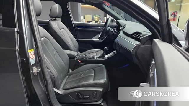 Audi Q3 (F3) 2023 Серый из Кореи, фото 2