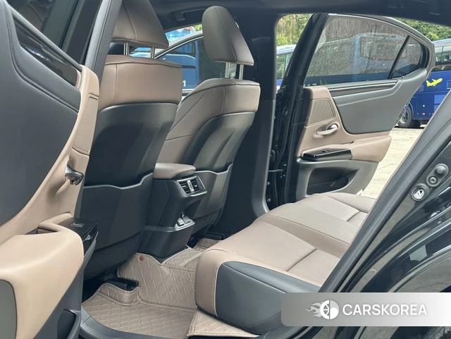 Lexus ES 2024 Черный из Китая, фото 2