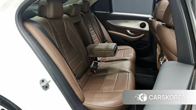 Mercedes-Benz E-Class W213 2019 Белый из Кореи, фото 2