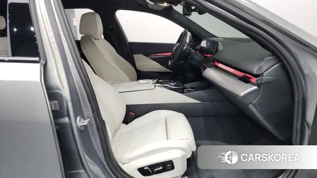 BMW 5 Series (G60) 2024 Серый из Кореи, фото 2