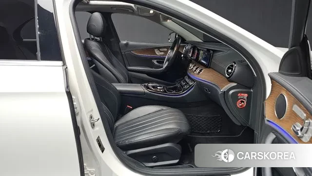 Mercedes-Benz E-Class W213 2019 Белый из Кореи, фото 2