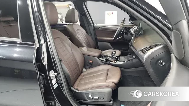 BMW X3 (G01) 2023 Черный из Кореи, фото 2